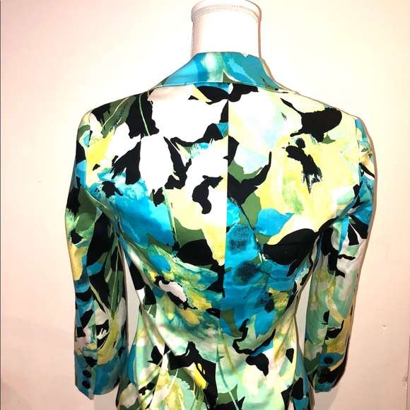 Boston Proper Floral Blazer. Size 2 - Picture 6 of 10